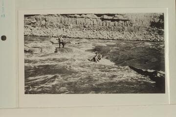 Ed on his way. Ellsworth Kolb on his way out to the stranded boat in Dark Canyon Rapid. Emery Kolb is on the boat. Sep. 27 and 28 were involved in the difficulties at Dark Canyon Rapid. LaRue album No. 1, No. 172