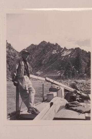Willie Taylor on Don Smith's Salmon River sweep-scow. Shoup, Idaho