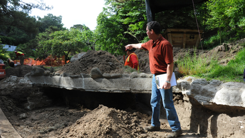 diggingC1 Construction work in the Japanese Garden pond
